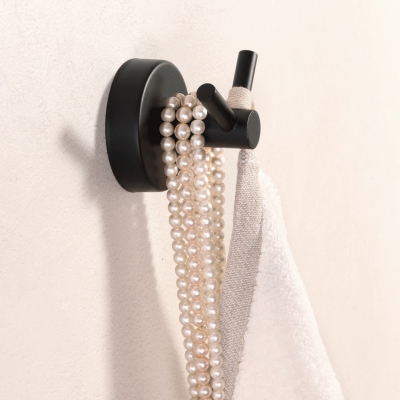 STAINLESS STEEL BATHROOM ACCESSORIES