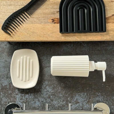 MULTIPLE STAINLESS STEEL BATHROOM HANGERS